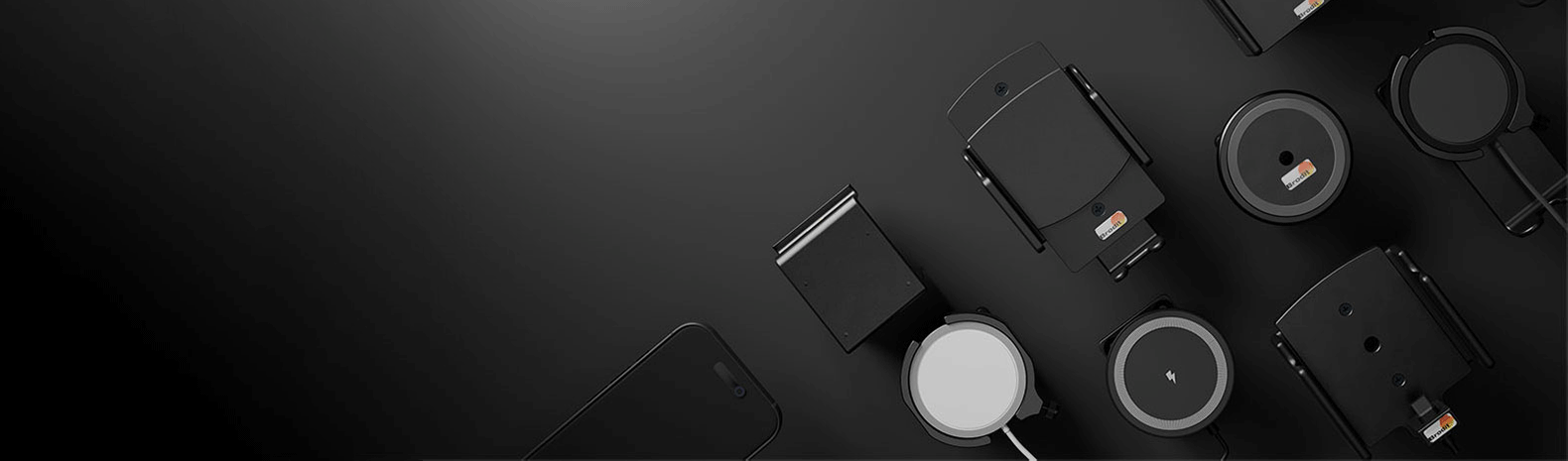 Eine Auswahl an Brodit Universalhalterungen für Smartphones.